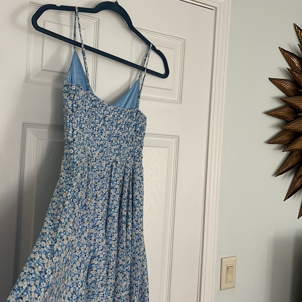 BLU PEPPER FLORAL WHITE DAISY HANDKERCHIEF DRESS /SMALL/WORN ONCE/SMOCKED TOP - Picture 5 of 9